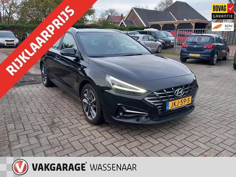 Zwart Occasion 2023 Hyundai i30 Comfort Stationwagen | € 21.450 (Eerlijke prijs) - Afbeelding 1/4