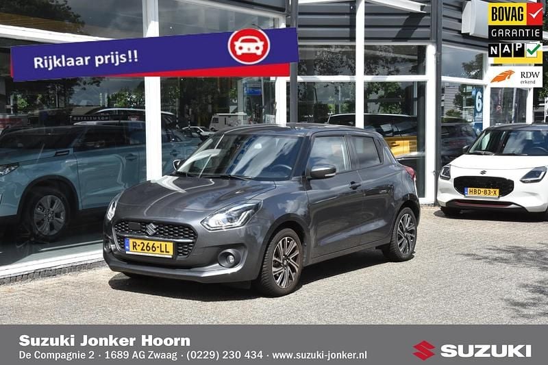 Grijs Gebruikt 2022 Suzuki Swift Style Hatchback | € 20.743 (Eerlijke prijs) - Afbeelding 1/4