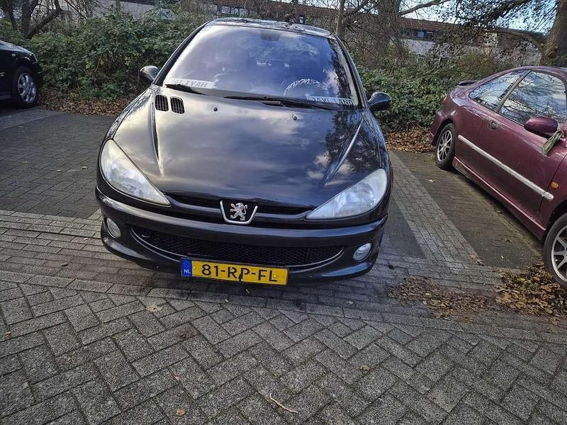 Zilver Gebruikt 2005 Peugeot 206 Griffe Hatchback | € 850 (Eerlijke prijs) - Afbeelding 1/4