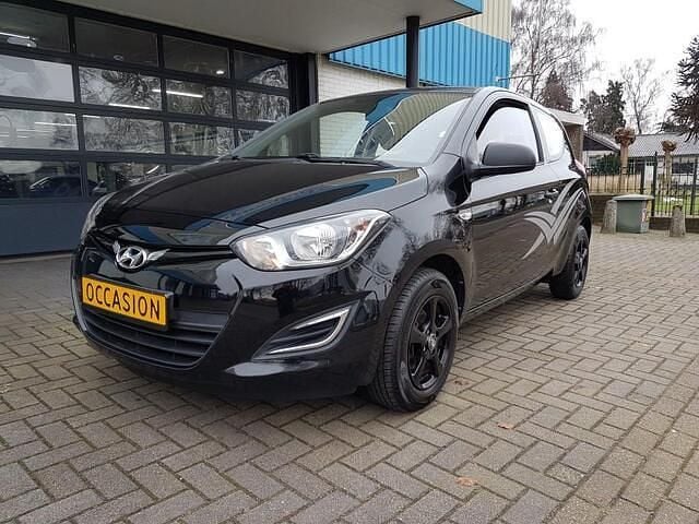 Zwart Occasion 2013 Hyundai i20 Hatchback | € 5.295 (Eerlijke prijs) - Afbeelding 1/4