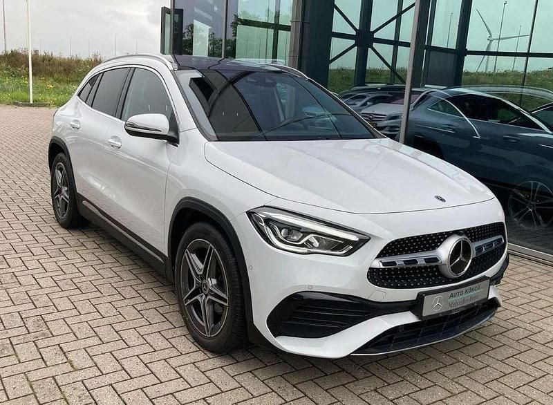 Wit Gebruikt 2021 Mercedes GLA200 AMG SUV | € 34.950 (Eerlijke prijs) - Afbeelding 1/4