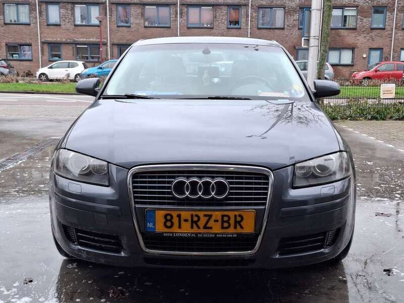 Grijs Gebruikt 2005 Audi A3 Ambiente Hatchback | € 1.400 (Goede deal) - Afbeelding 1/4