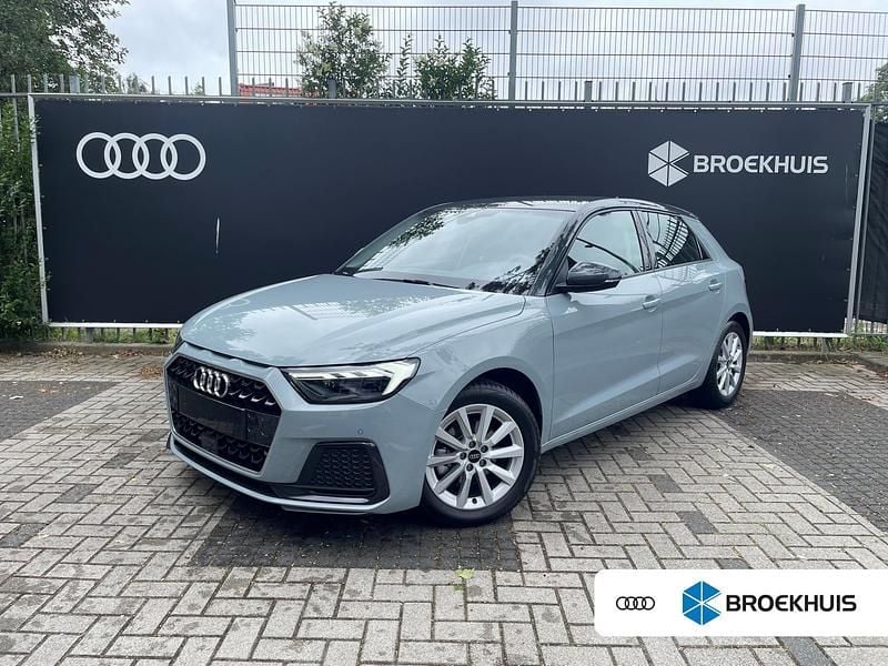 Grijs Gebruikt 2024 Audi A1 Sportback Advanced Hatchback | € 32.145 (Duur) - Afbeelding 1/4