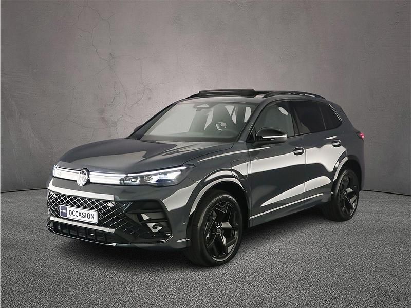 Dolphin grey metallic (b0) Nieuw 2025 VW Tiguan R-line Edition SUV | € 55.900 (Eerlijke prijs) - Afbeelding 1/4