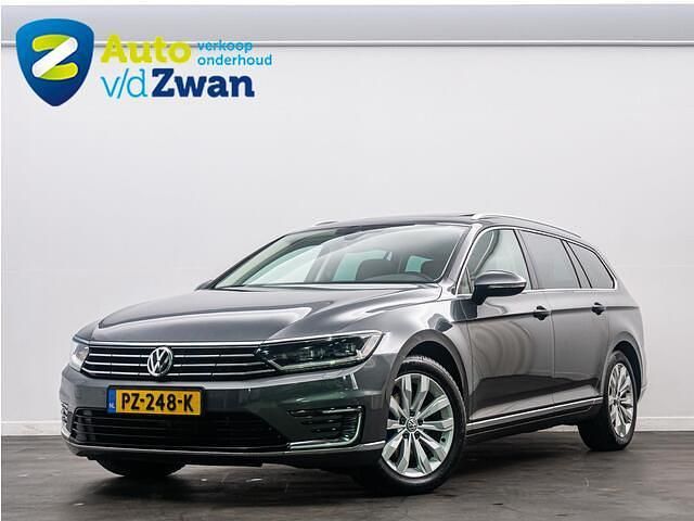 Grijs Occasion 2016 VW Passat GTE Stationwagen | € 12.750 (Eerlijke prijs) - Afbeelding 1/4