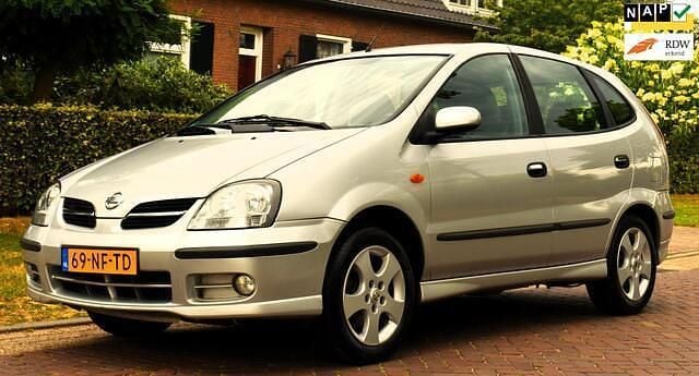 Grijs Gebruikt 2003 Nissan Almera Tino Tekna MPV | € 1.299 (Eerlijke prijs) - Afbeelding 1/4