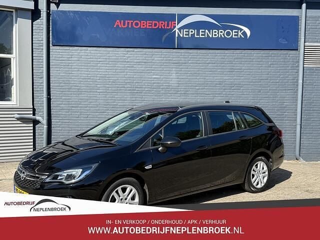 Zwart Gebruikt 2018 Opel Astra Edition Stationwagen | € 9.750 (Super prijs) - Afbeelding 1/4
