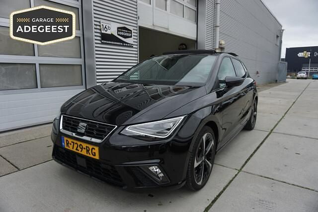 Zwart Gebruikt 2022 Seat Ibiza FR Hatchback | € 19.950 (Iets duurder) - Afbeelding 1/4