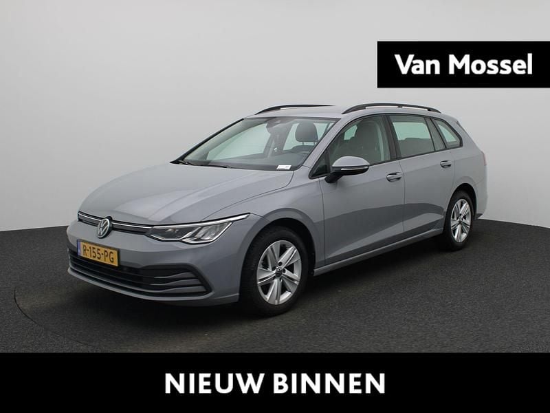 Grijs Gebruikt 2022 VW Golf VIII Life Stationwagen | € 20.400 (Eerlijke prijs) - Afbeelding 1/4