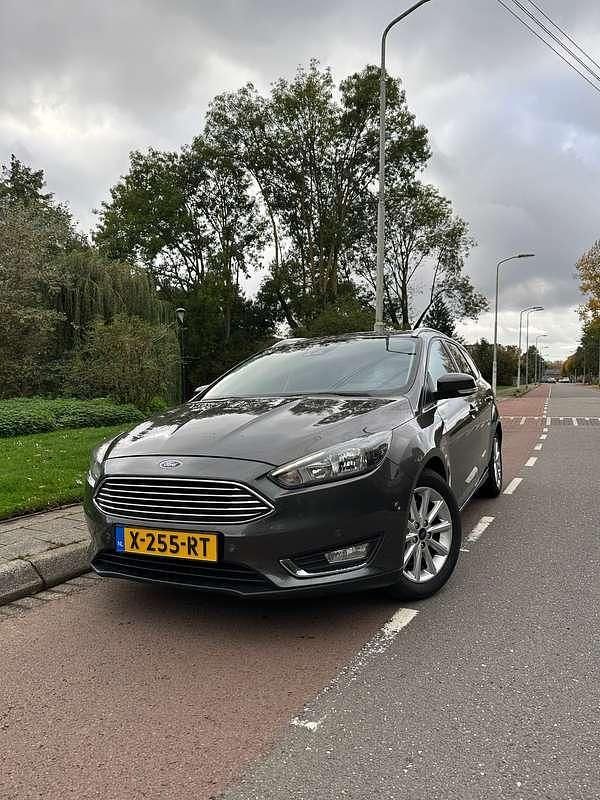 Grijs Gebruikt 2018 Ford Focus Titanium Stationwagen | € 9.950 (Eerlijke prijs) - Afbeelding 1/4