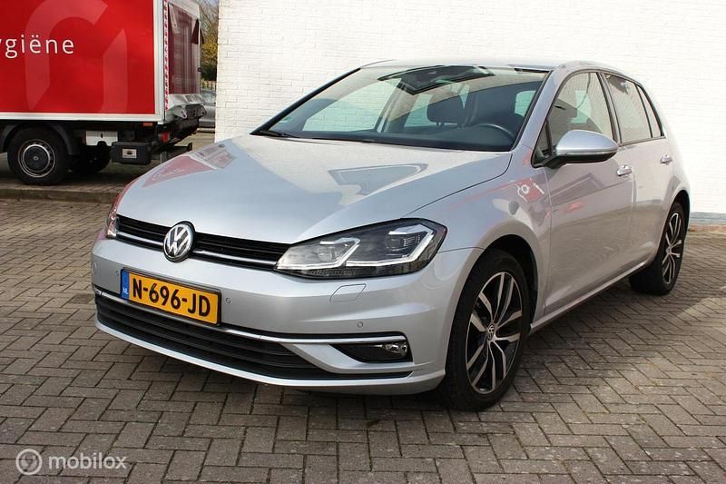 Grijs Gebruikt 2019 VW Golf VII Highline Hatchback | € 10.950 (Super prijs) - Afbeelding 1/4