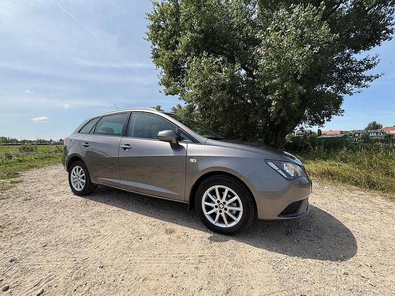 Grijs Gebruikt 2015 Seat Ibiza ST Reference Stationwagen | € 6.250 (Goede deal) - Afbeelding 1/4