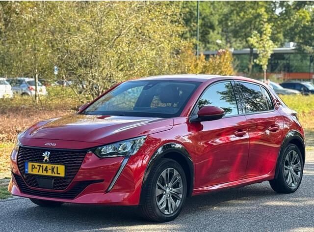 Rood Gebruikt 2021 Peugeot e-208 Allure Hatchback | € 14.350 (Goede deal) - Afbeelding 1/4