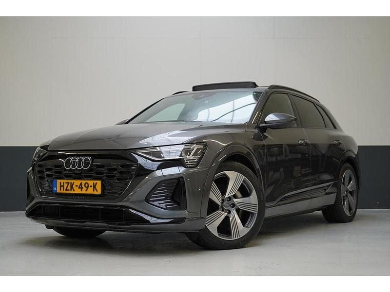 Grijs Gebruikt 2023 Audi Q8 SUV | € 58.400 - Afbeelding 1/4