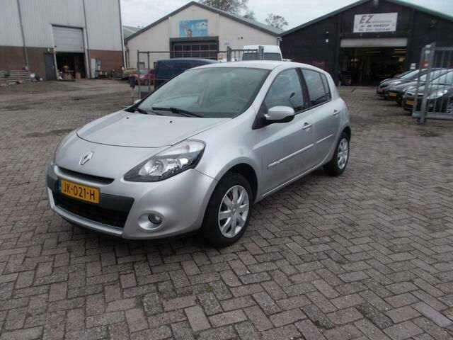 Zilver Gebruikt 2011 Renault Clio II Authentique Hatchback | € 3.650 (Eerlijke prijs) - Afbeelding 1/4