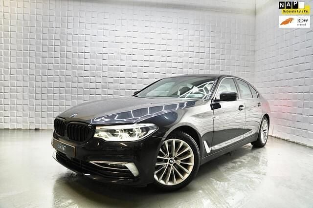 Zwart Occasion 2019 BMW 520 M Sport Sedan | € 22.999 (Super prijs) - Afbeelding 1/4