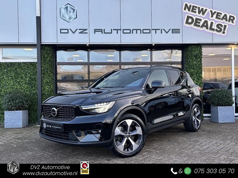 Zwart Occasion 2022 Volvo XC40 Plus SUV | € 32.950 (Super prijs) - Afbeelding 1/4