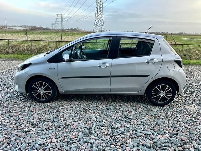 Occasion Toyota Yaris 75 PK (55 kW) 2013 Grijs Hatchback