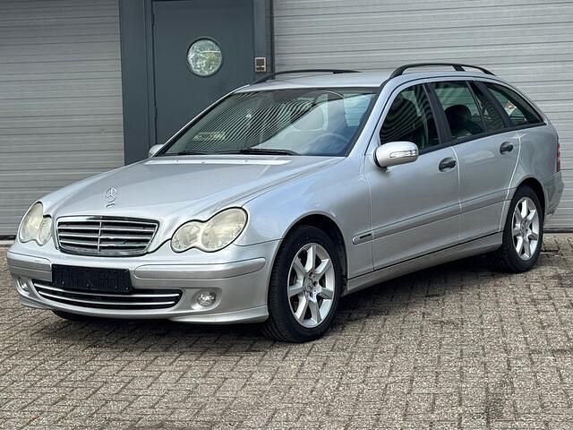 Zilver, metallic lak Gebruikt 2005 Mercedes C220 Classic Stationwagen | € 1.900 (Goede deal) - Afbeelding 1/4