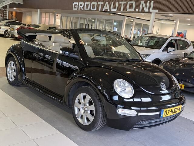 Zwart Gebruikt 2004 VW Beetle Comfortline Cabriolet | € 1.644 (Super prijs) - Afbeelding 1/4