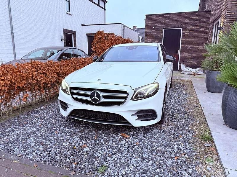 Occasion 2017 Mercedes E350 AMG line Sedan | € 27.500 (Eerlijke prijs) - Afbeelding 1/4