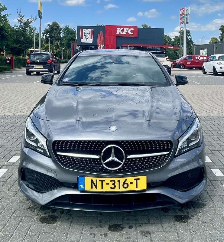 Grijs Gebruikt 2017 Mercedes CLA180 AMG line Sedan | € 26.000 - Afbeelding 1/4