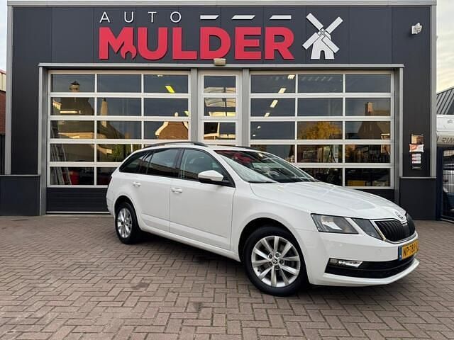 Wit Gebruikt 2017 Skoda Octavia Business Line Stationwagen | € 10.950 (Eerlijke prijs) - Afbeelding 1/4