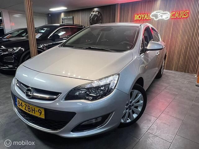 Grijs Occasion 2012 Opel Astra Sport Hatchback | € 4.390 (Eerlijke prijs) - Afbeelding 1/4