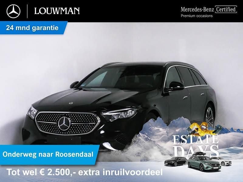 Donker obsidiaanzwart metallic Occasion 2024 Mercedes E300 Stationwagen | € 49.750 (Super prijs) - Afbeelding 1/4