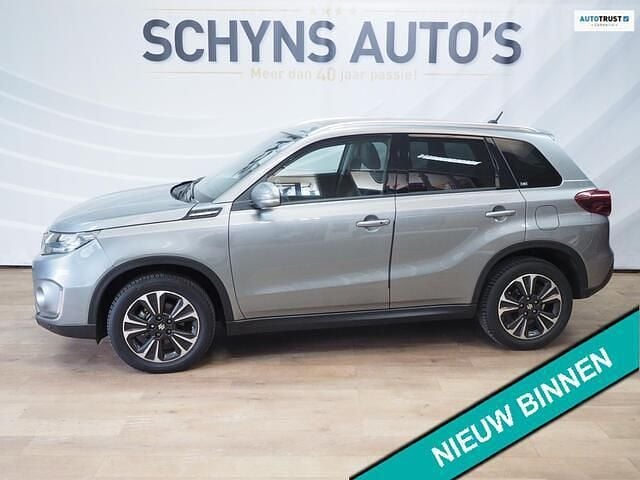 Grijs Occasion 2023 Suzuki Vitara SUV | € 24.950 (Goede deal) - Afbeelding 1/4