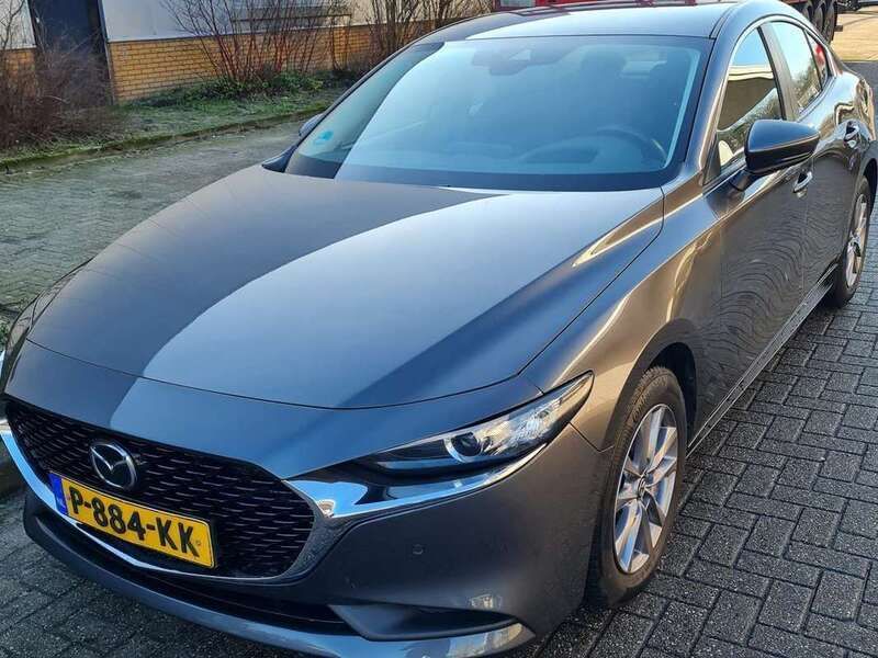 Grijs Gebruikt 2022 Mazda 3 Comfort Sedan | € 20.600 (Eerlijke prijs) - Afbeelding 1/4