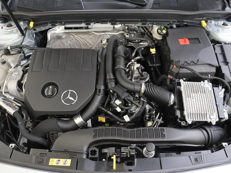 Occasion Mercedes A180 AMG line 136 PK (100 kW) 2024 Grijs Hatchback