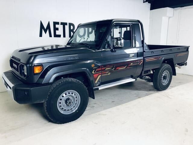 Grijs Nieuw 2024 Toyota Land Cruiser SUV | € 57.500 - Afbeelding 1/4