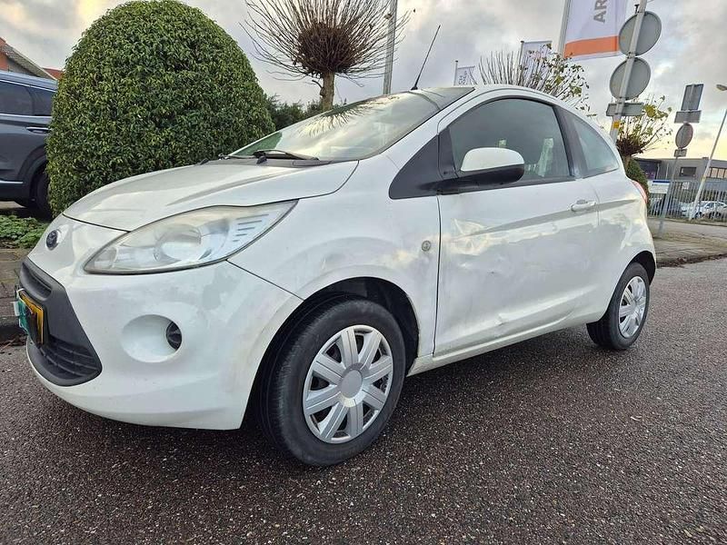 Wit Occasion 2010 Ford Ka Cool & Sound Edition MPV | € 1.150 (Goede deal) - Afbeelding 1/4