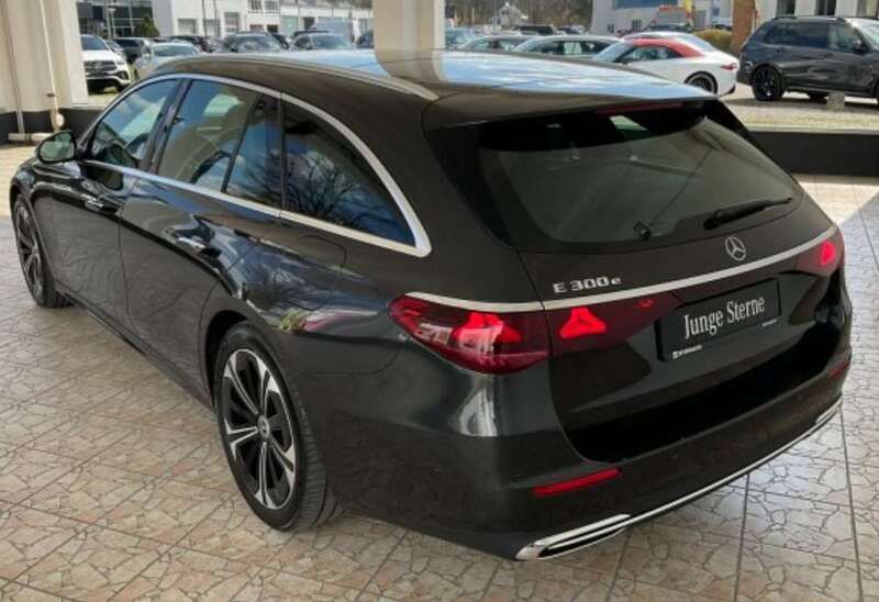 Zwart Gebruikt 2024 Mercedes E300 Stationwagen | € 53.750 (Goede deal) - Afbeelding 1/4