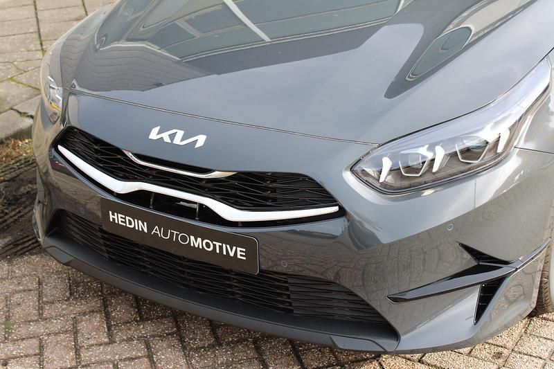 Nieuw Kia Ceed 2025 Grijs Hatchback