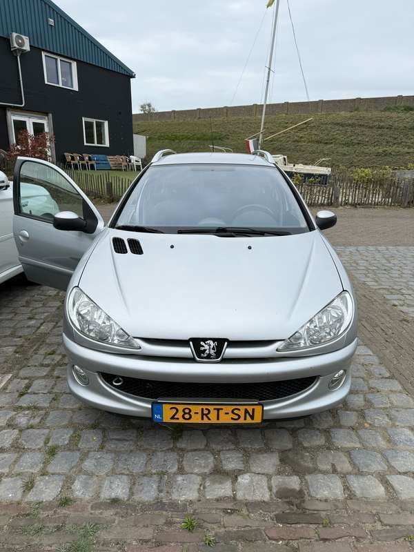 Gebruikt 2005 Peugeot 206 Quiksilver Stationwagen | € 2.099 (Eerlijke prijs) - Afbeelding 1/4