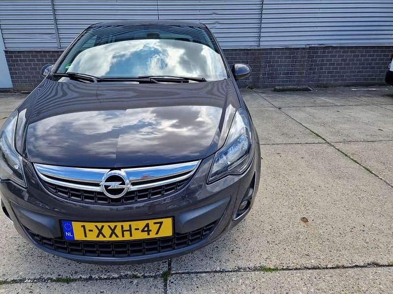 Grijs Gebruikt 2014 Opel Corsa Hatchback | € 4.750 (Eerlijke prijs) - Afbeelding 1/4