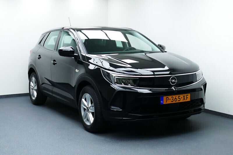 Zwart Gebruikt 2022 Opel Grandland X Edition SUV | € 24.944 (Iets duurder) - Afbeelding 1/4