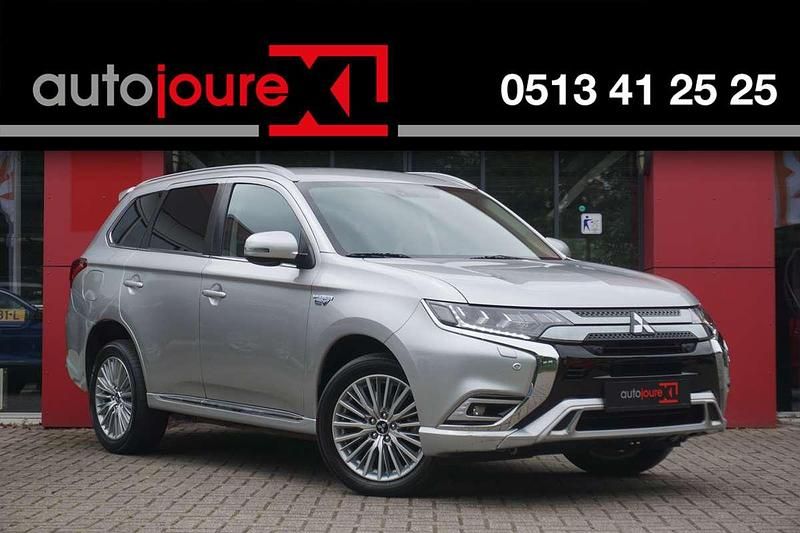 Grijs Gebruikt 2018 Mitsubishi Outlander P-HEV Intense SUV | € 16.649 (Eerlijke prijs) - Afbeelding 1/4