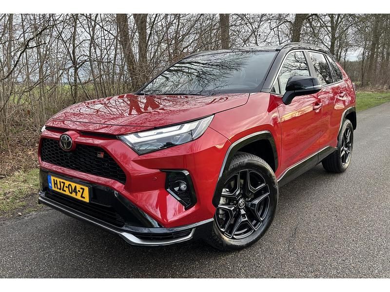 Rood Occasion 2025 Toyota RAV4 Sport SUV | € 49.400 - Afbeelding 1/4