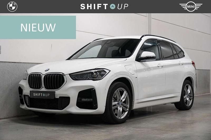 Wit Gebruikt 2020 BMW X1 M Sport SUV | € 29.940 (Eerlijke prijs) - Afbeelding 1/3