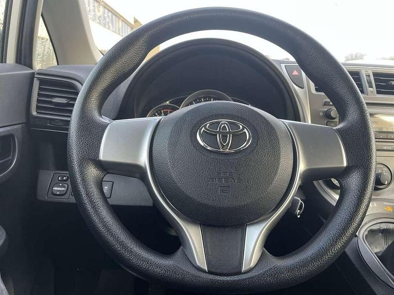 Occasion Toyota Verso-S Comfort 101 PK (74 kW) 2011 Grijs (metallic) MPV