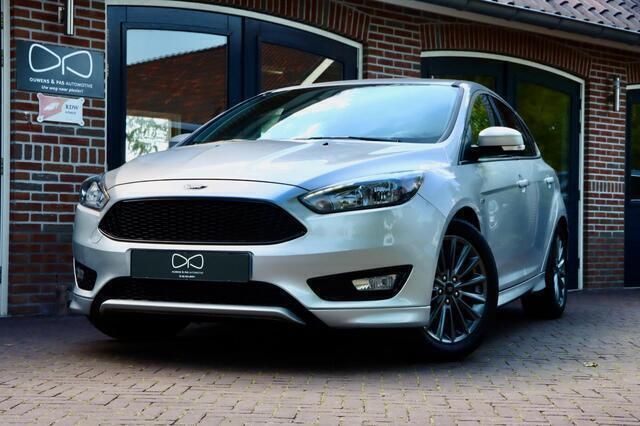 Zilver Gebruikt 2017 Ford Focus ST-Line Hatchback | € 13.450 (Duur) - Afbeelding 1/3