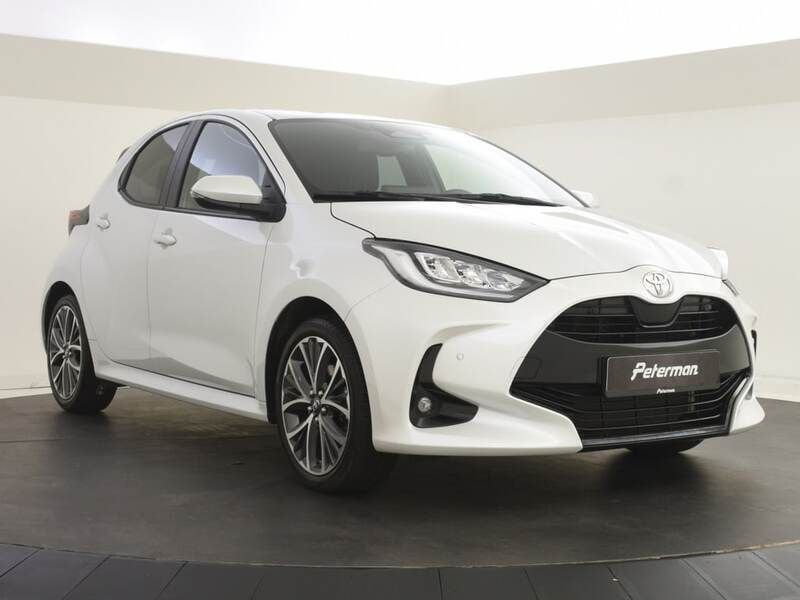 Wit Gebruikt 2024 Toyota Yaris Executive Hatchback | € 28.800 (Goede deal) - Afbeelding 1/4