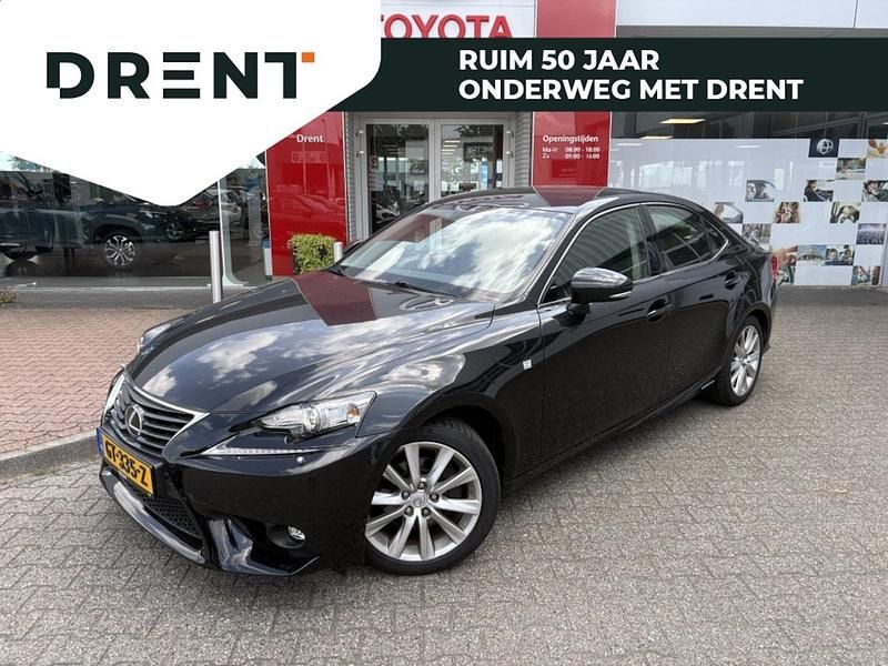 Zwart (metallic) Gebruikt 2015 Lexus IS300h Sedan | € 17.395 (Eerlijke prijs) - Afbeelding 1/4