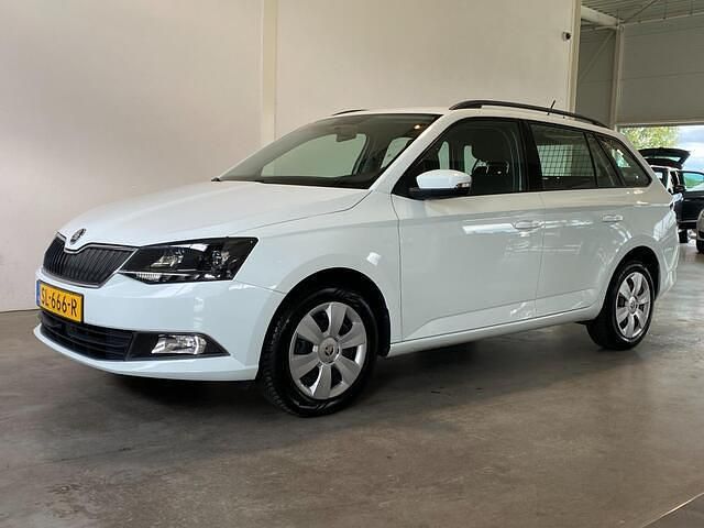 Wit Gebruikt 2018 Skoda Fabia Hatchback | € 10.450 (Eerlijke prijs) - Afbeelding 1/4
