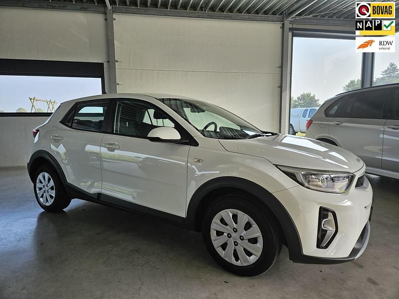 Wit Gebruikt 2021 Kia Stonic Comfort SUV | € 15.750 (Goede deal) - Afbeelding 1/4