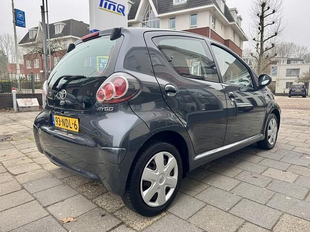 Occasion Toyota Aygo Comfort 68 PK (50 kW) 2010 Grijs (metallic) Hatchback
