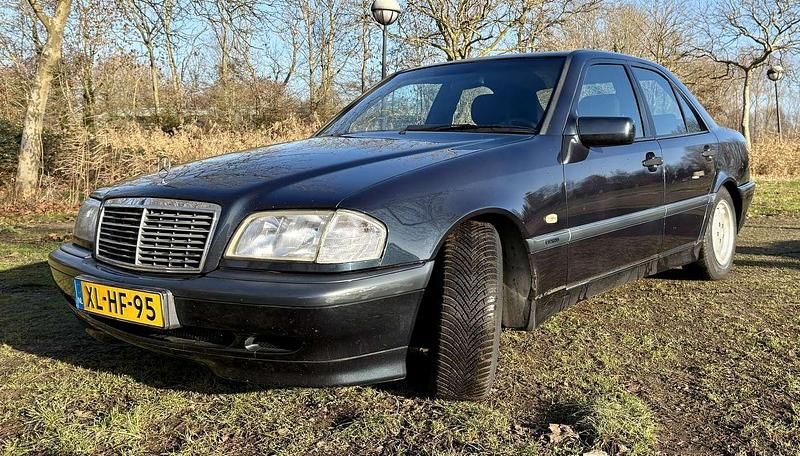 Blauw Occasion 1999 Mercedes C200 Sedan | € 4.400 - Afbeelding 1/4